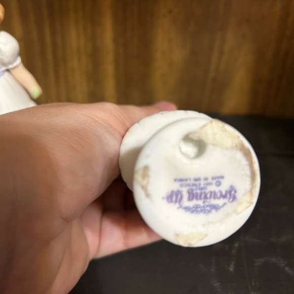 Enesco Growing Up Girls Set Of 2 Brunette Communion Figurine 1991 - Picture 3 of 5